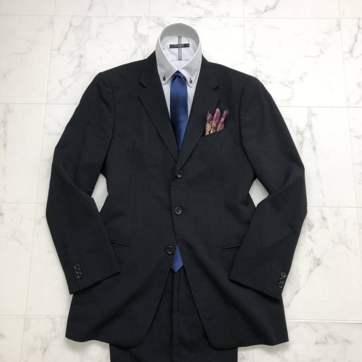 冠婚葬祭にも最適★アルマーニ コレツィオーニ【Armani Collezioni】シングルスーツ メンズ XL 黒無地 ビジネス 総裏 通年 A6 - アルマーニ ARMANI | 通販・人気 90歳目前のジョルジオ・アルマーニが描く、真珠の輝きに満ちた