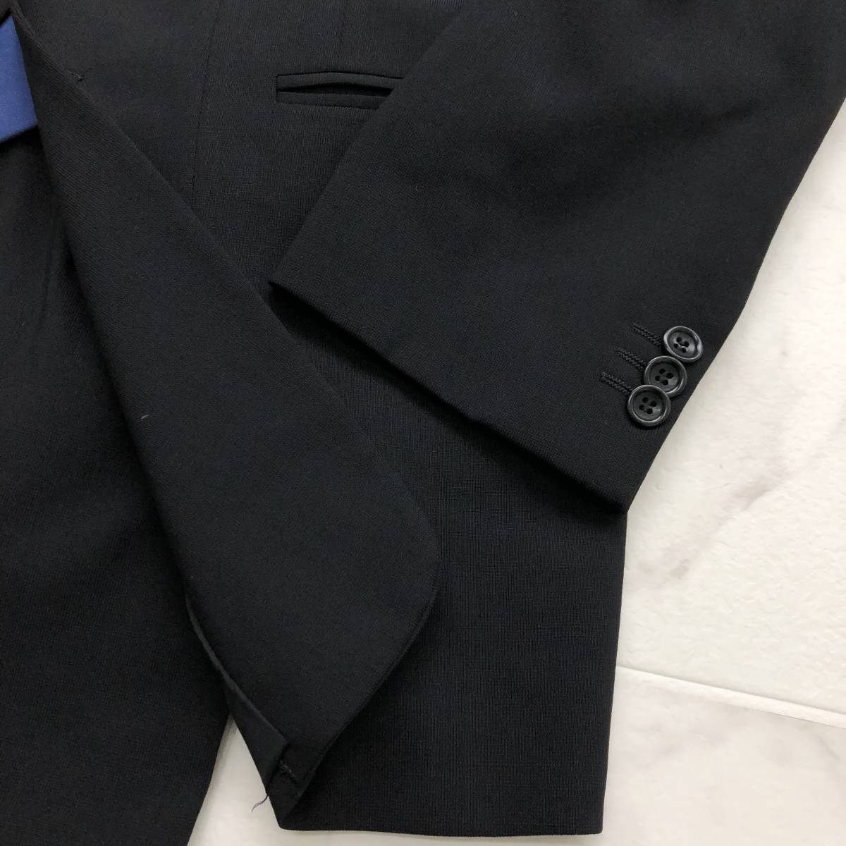 冠婚葬祭にも最適★アルマーニ コレツィオーニ【Armani Collezioni】シングルスーツ メンズ XL 黒無地 ビジネス 総裏 通年 A6 - アルマーニ ARMANI | 通販・人気 90歳目前のジョルジオ・アルマーニが描く、真珠の輝きに満ちた