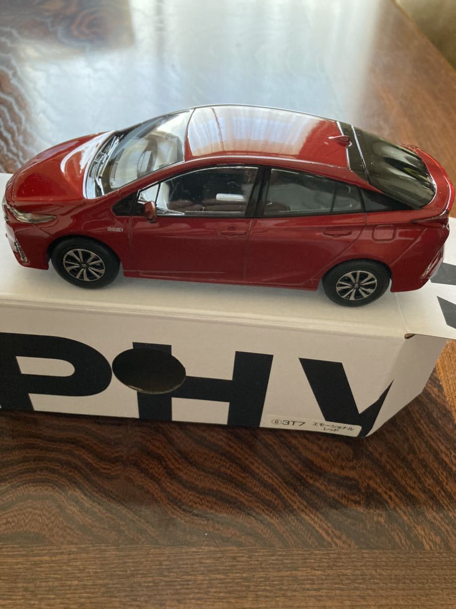  トヨタプリウスPHV展示用1/30ミニカー 3T7エモーショナルレッド(乗用車)｜売買されたオークション情報、yahooの商品情報をアーカイブ公開 - オークファン 乗用車
