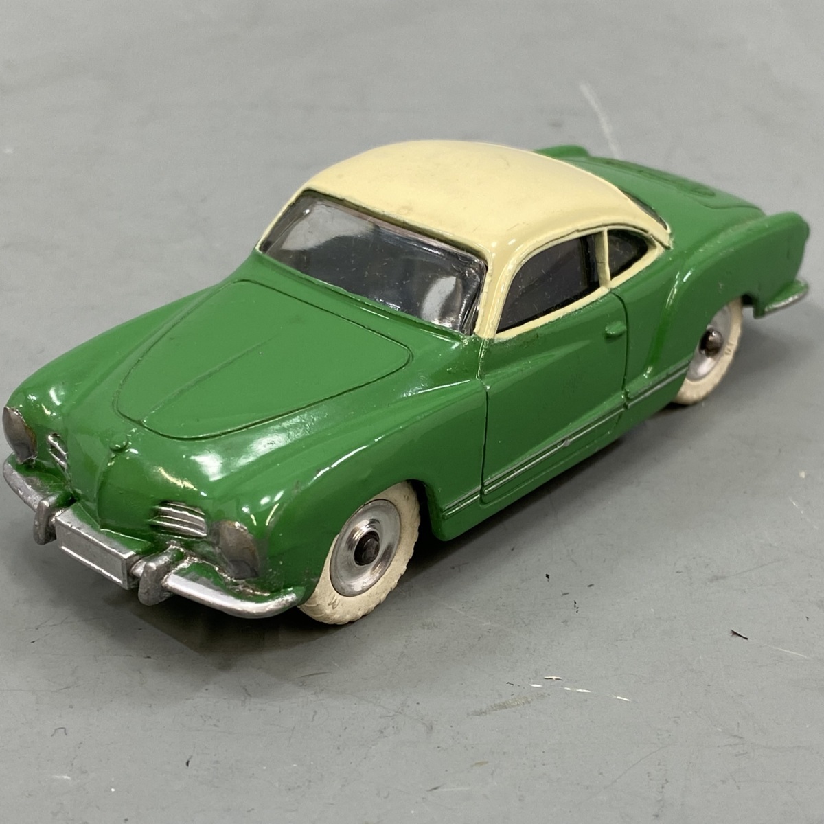 DINKY TOYS No.187 VOLKSWAGEN フォルクスワーゲン KARMANN GHIA