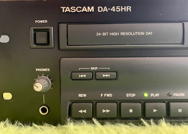 TASCAM 高級プロ業務用ハイレゾリューション記録DATデッキ DA-45HR