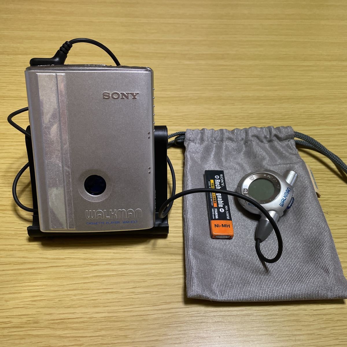 セール，人気 当時物 ソニー WALKMAN WM-EX7 SONY ウォークマン(再生専用)｜売買されたオークション情報、yahooの商品情報をアーカイブ公開 - オークファン 再生専用