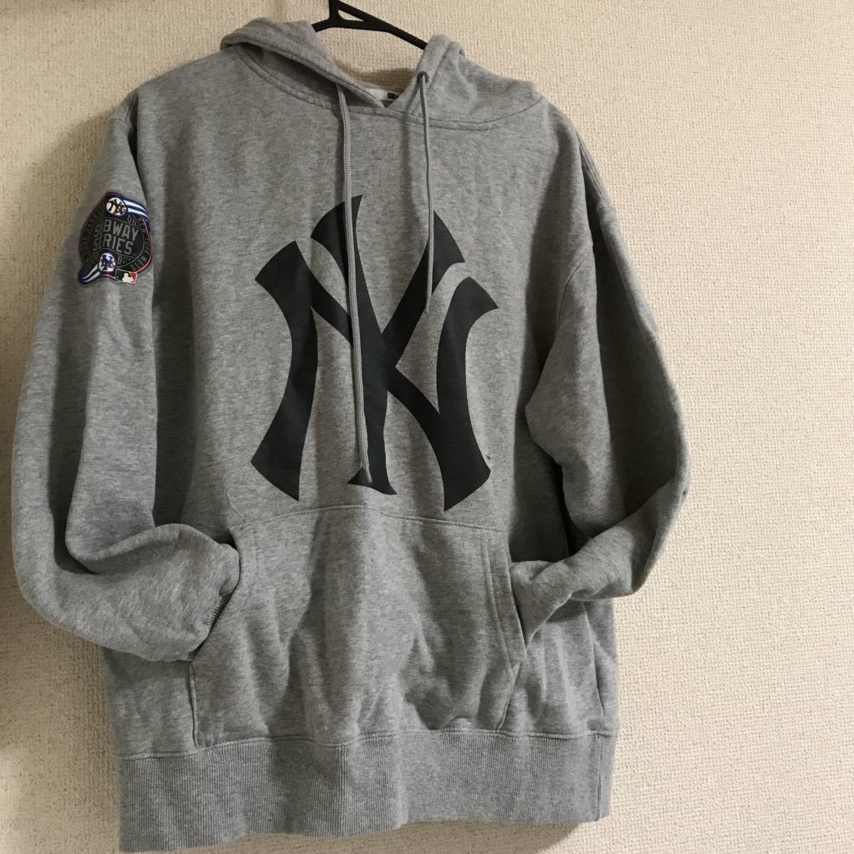 低価，HOT ニューエラ MLB サブウェイシリーズ パーカー ニューヨーク ヤンキース メッツ グレー Mサイズ メンズ スウェット NEW ERA(ニューエラ)｜売買されたオークション情報、yahooの商品情報をアーカ ニューエラ