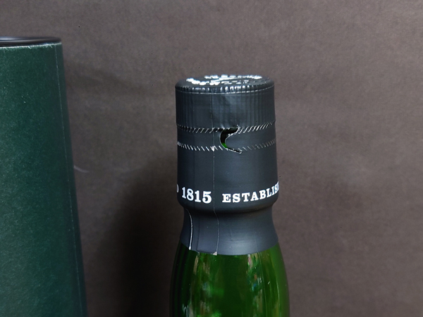 未開栓 ラフロイグ ロア 700ml 1815 ウイスキー モルト LAPHROAIG LORE a30