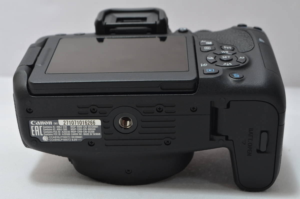 ほぼ新品＞Canon デジタル一眼レフカメラ EOS 6D Mark II ボディ