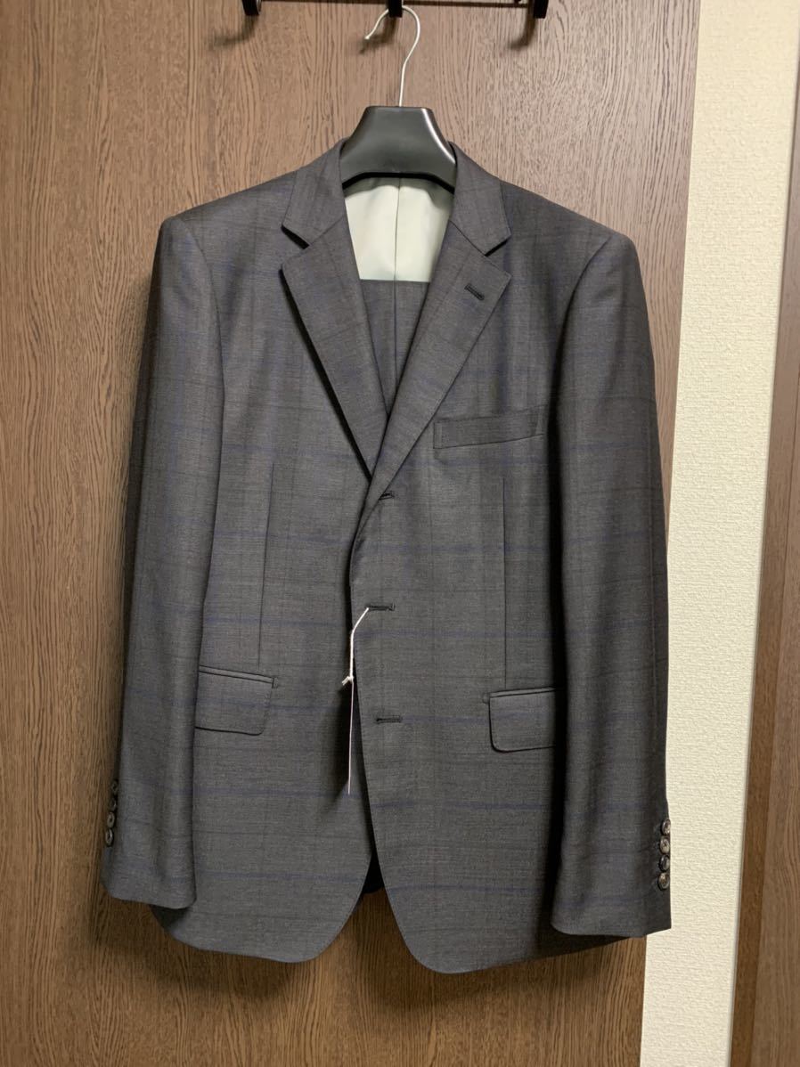 A6新品未使用！高級イタリアCERRUTI社wool100%生地で仕立てたグレーチェック柄スーツ。訳あり価格。
