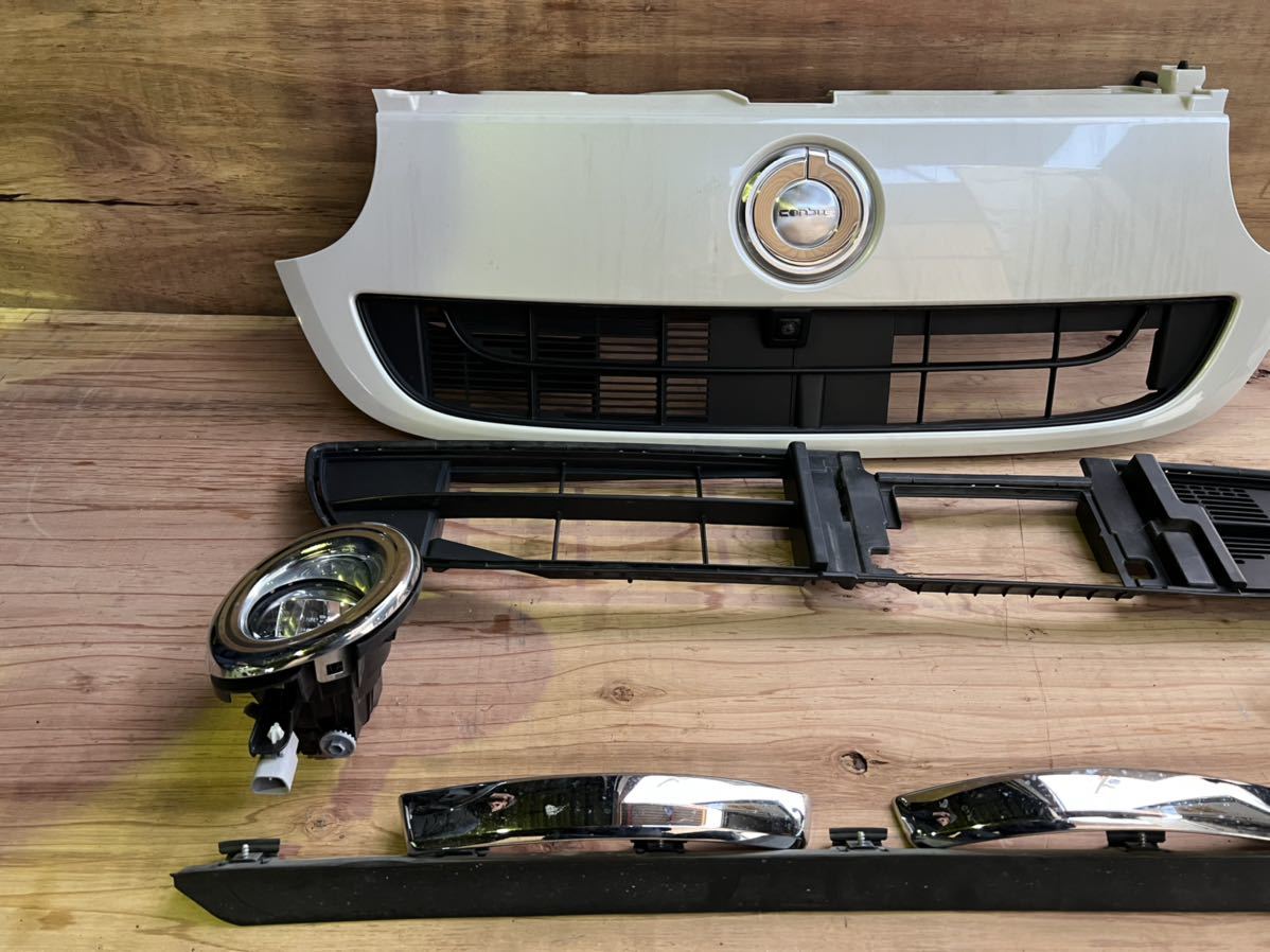 ダイハツ LA800S ムーヴキャンバス フロントグリル カメラ付き
