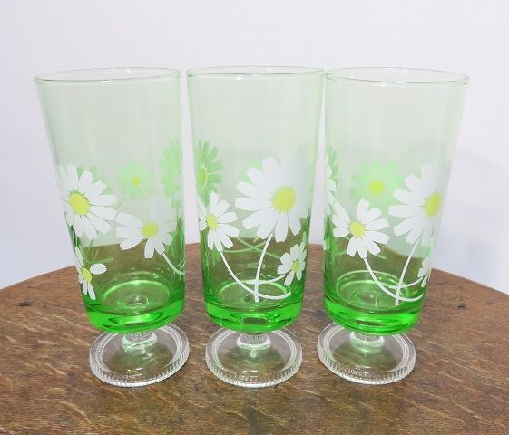 お買い得，新作登場 昭和レトロ/当時物/レトロポップ 脚付グラス/タンブラー アデリヤ/花柄/グリーン&times;マーガレット/野花/3点まとめて(タンブラーグラス)｜売買されたオークション情報、yahooの商品情報をア タンブラーグラス