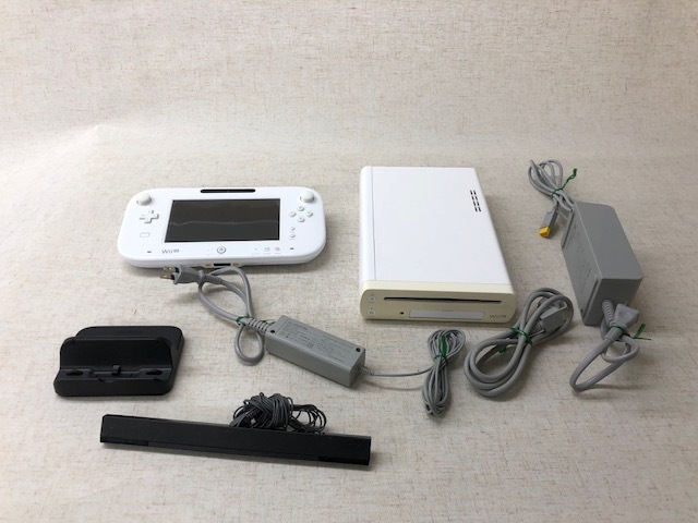 【中古品】Nintendo 任天堂　Wii U　WUP-101　32GB　動作チェック済　初期化済み　本体色ヤケあり　(管理番号049111）