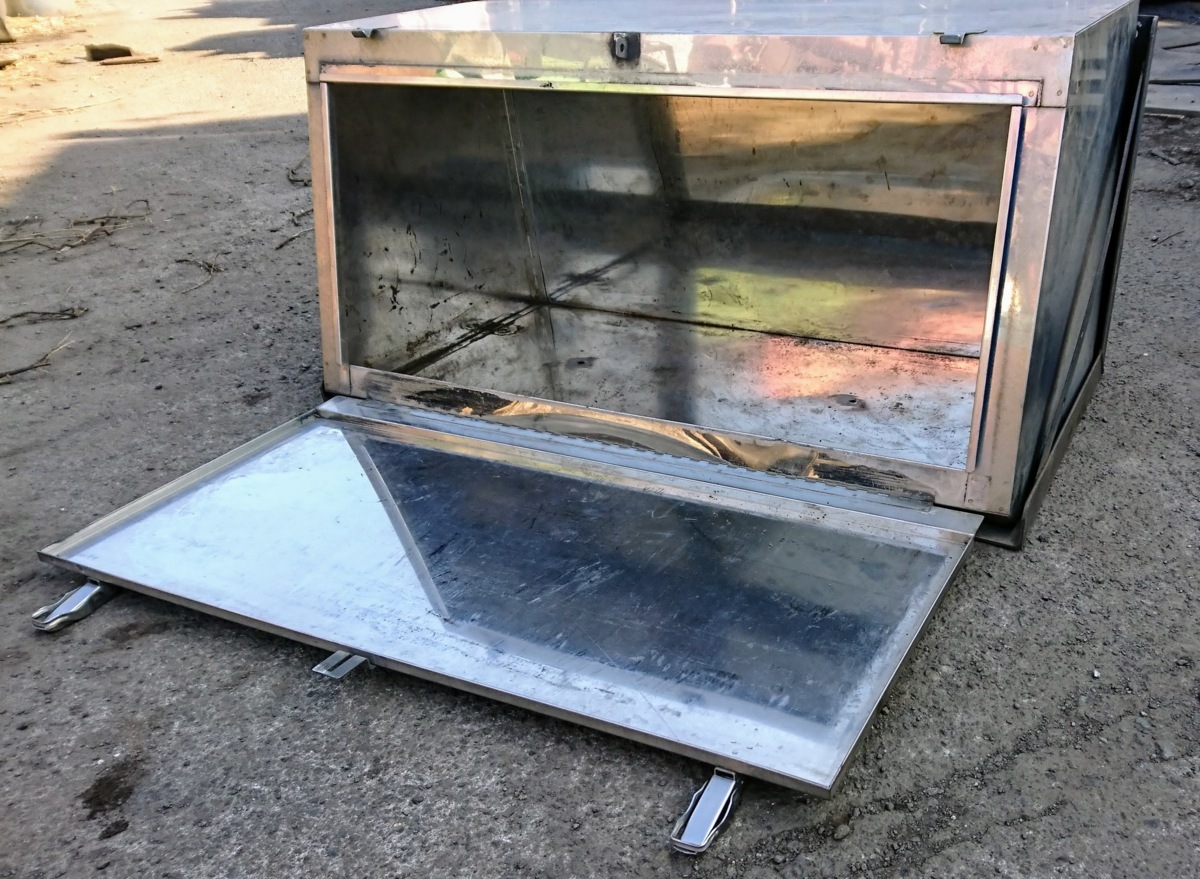 ステンレス製_車載工具箱_道具箱_ステー2個付き_ロック可能_(大型車用 