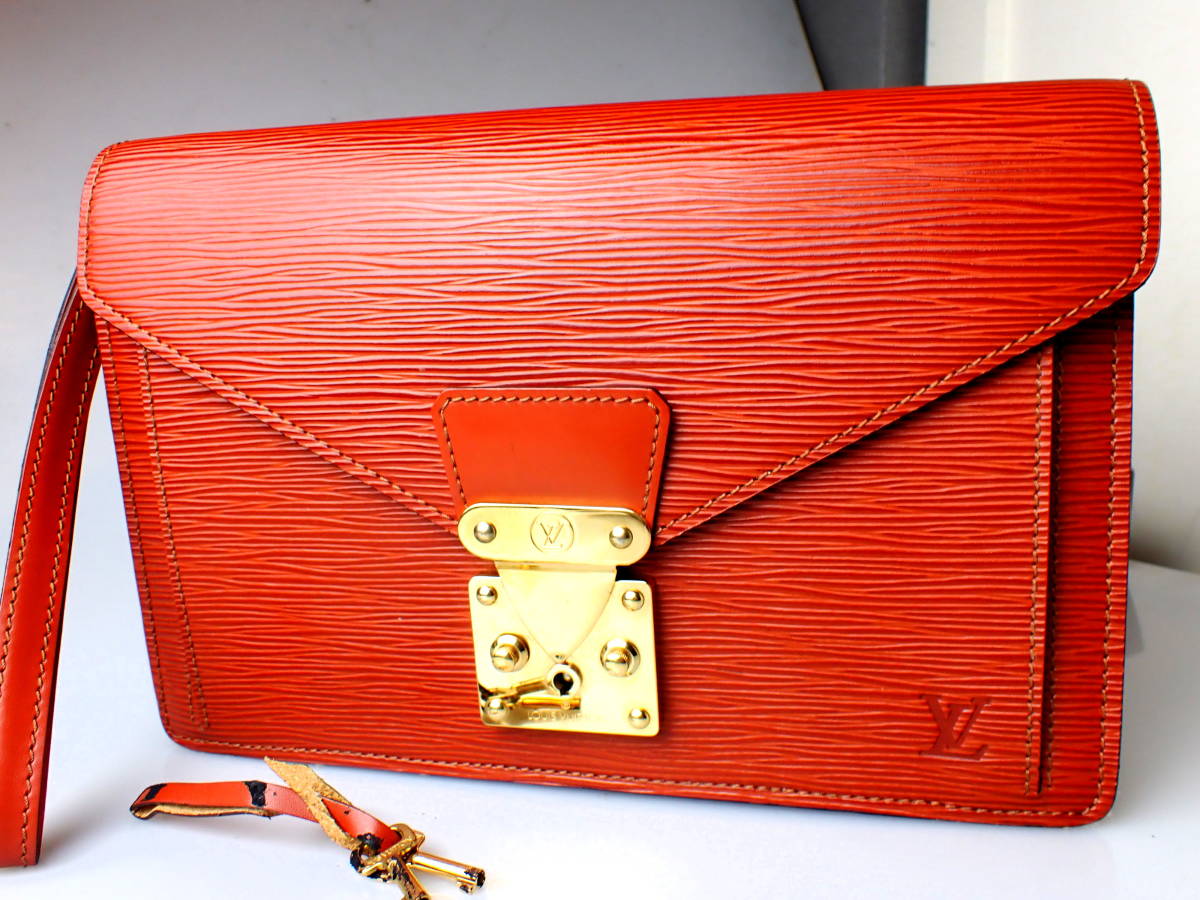 665B【美品】正規品★ルイヴィトン★茶エピ★セリエドラゴンヌ/ Louis Vuitton エピ 0 ルイヴィトンを代表する「エピ」！その魅力や特徴を徹底的に解説 モノグラム・アンプラント｜ルイ