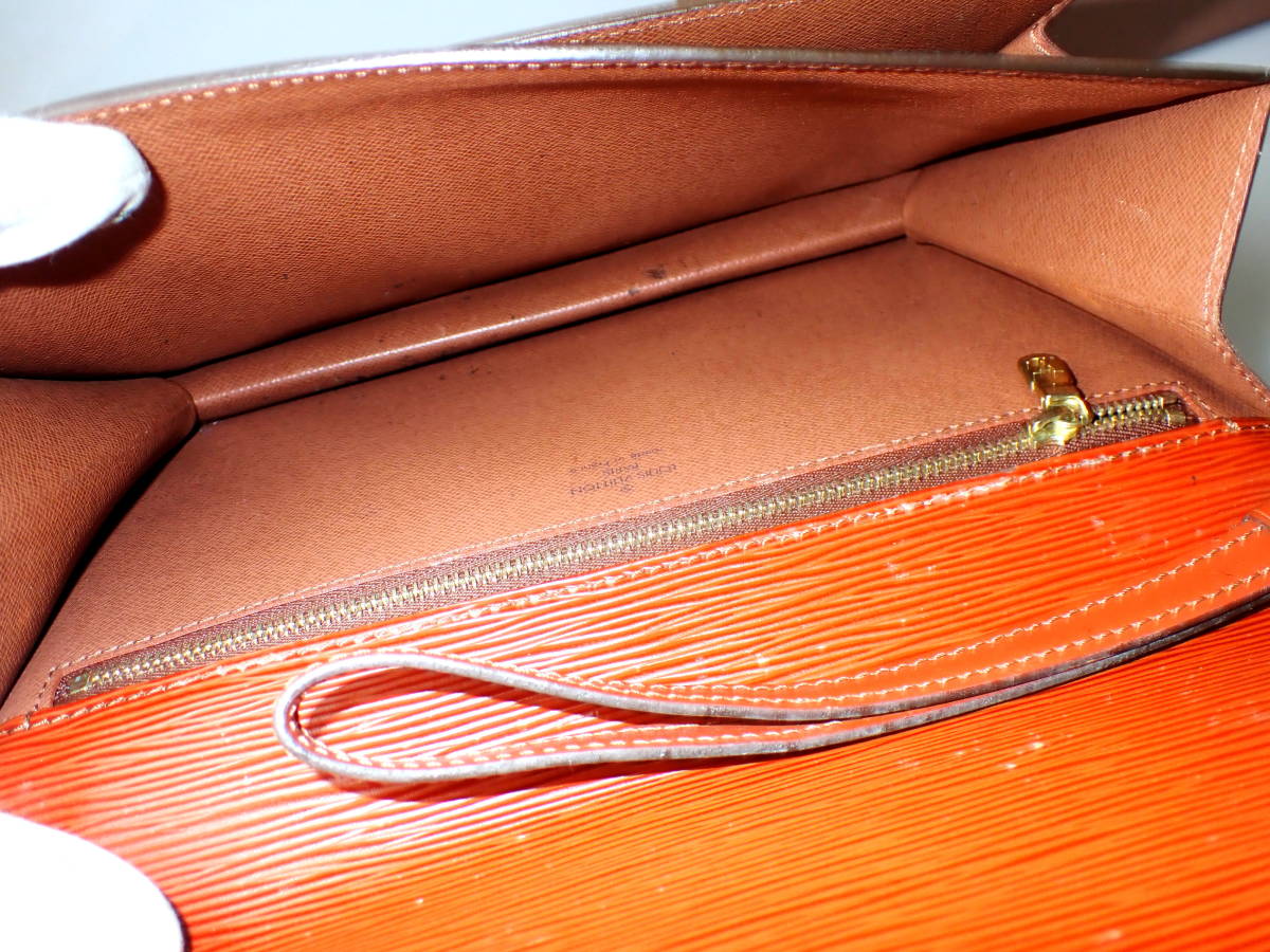 665B【美品】正規品★ルイヴィトン★茶エピ★セリエドラゴンヌ/ Louis Vuitton エピ 0 ルイヴィトンを代表する「エピ」！その魅力や特徴を徹底的に解説 モノグラム・アンプラント｜ルイ