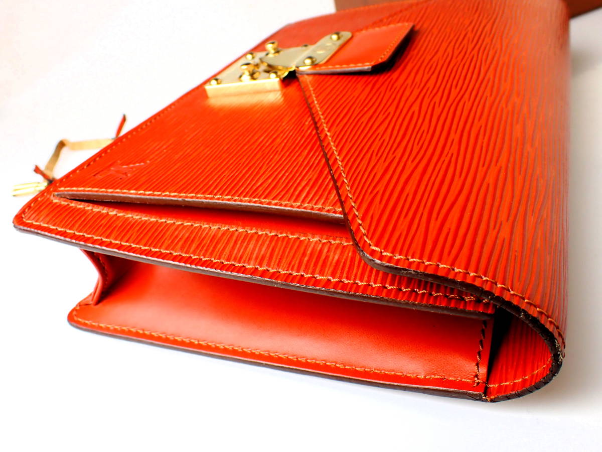 665B【美品】正規品★ルイヴィトン★茶エピ★セリエドラゴンヌ/ Louis Vuitton エピ 0 ルイヴィトンを代表する「エピ」！その魅力や特徴を徹底的に解説 モノグラム・アンプラント｜ルイ