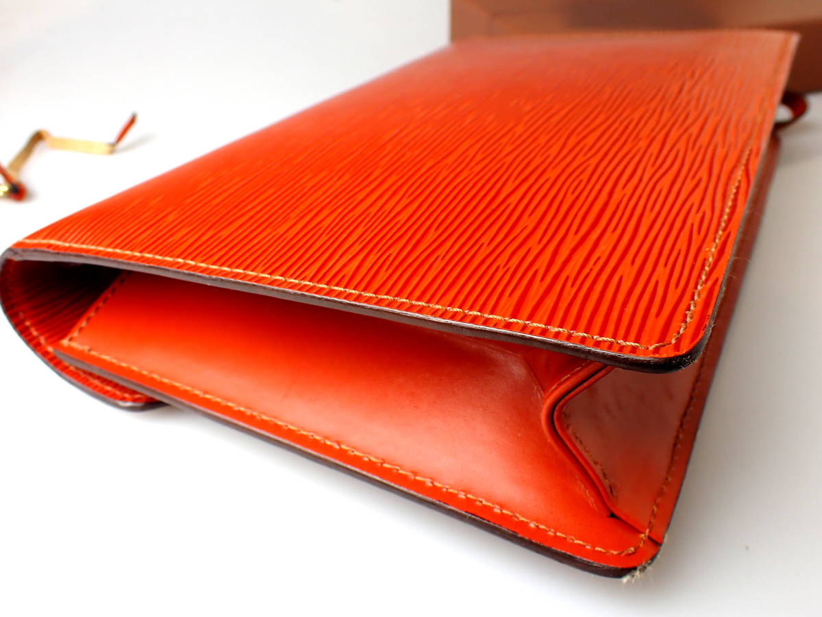 665B【美品】正規品★ルイヴィトン★茶エピ★セリエドラゴンヌ/ Louis Vuitton エピ 0 ルイヴィトンを代表する「エピ」！その魅力や特徴を徹底的に解説 モノグラム・アンプラント｜ルイ