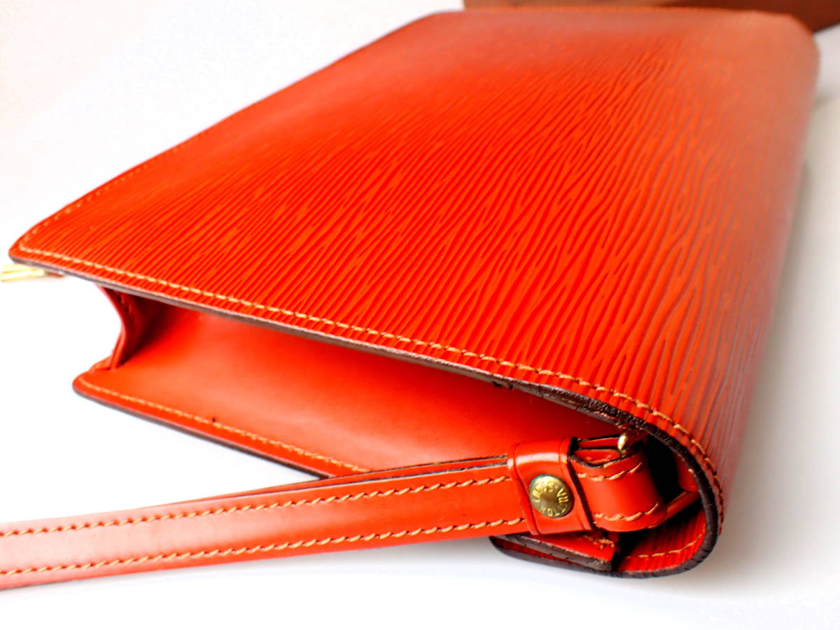 665B【美品】正規品★ルイヴィトン★茶エピ★セリエドラゴンヌ/ Louis Vuitton エピ 0 ルイヴィトンを代表する「エピ」！その魅力や特徴を徹底的に解説 モノグラム・アンプラント｜ルイ