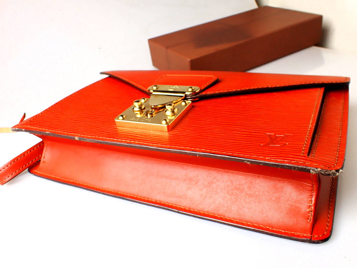 665B【美品】正規品★ルイヴィトン★茶エピ★セリエドラゴンヌ/ Louis Vuitton エピ 0 ルイヴィトンを代表する「エピ」！その魅力や特徴を徹底的に解説 モノグラム・アンプラント｜ルイ