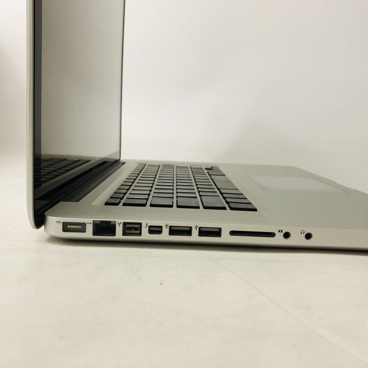 ジャンク MacBook Pro Retina Touch Bar 15インチ (Late 2016) Core i7