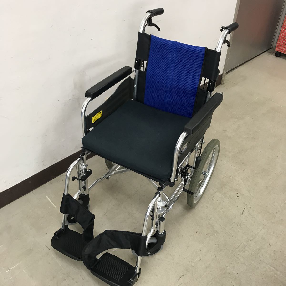 002 2201-007 【美品】MiKi 介助型車いす 折りたたみ式 BAL-4 シート  