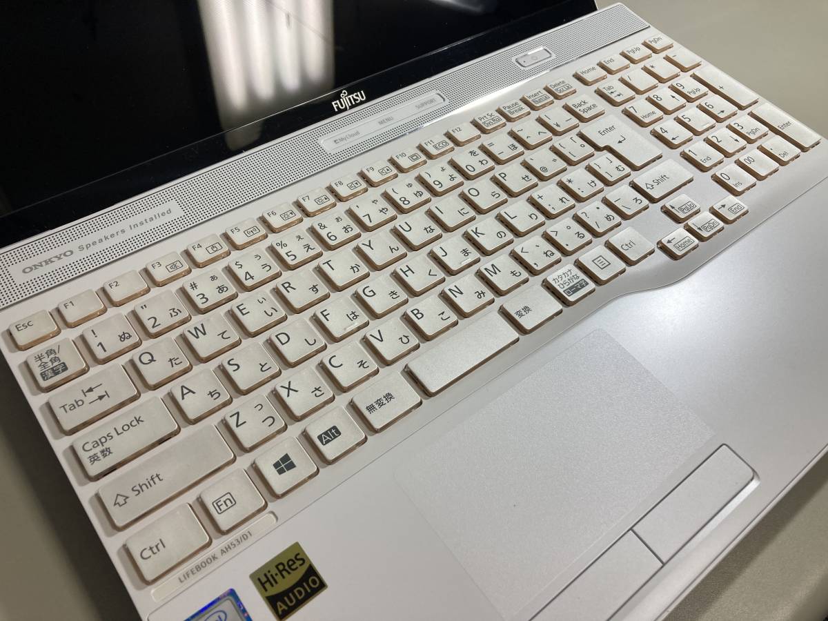 新品同様☆ノートパソコン 富士通(FUJITSU) FMVA53D1W☆2019年モデル