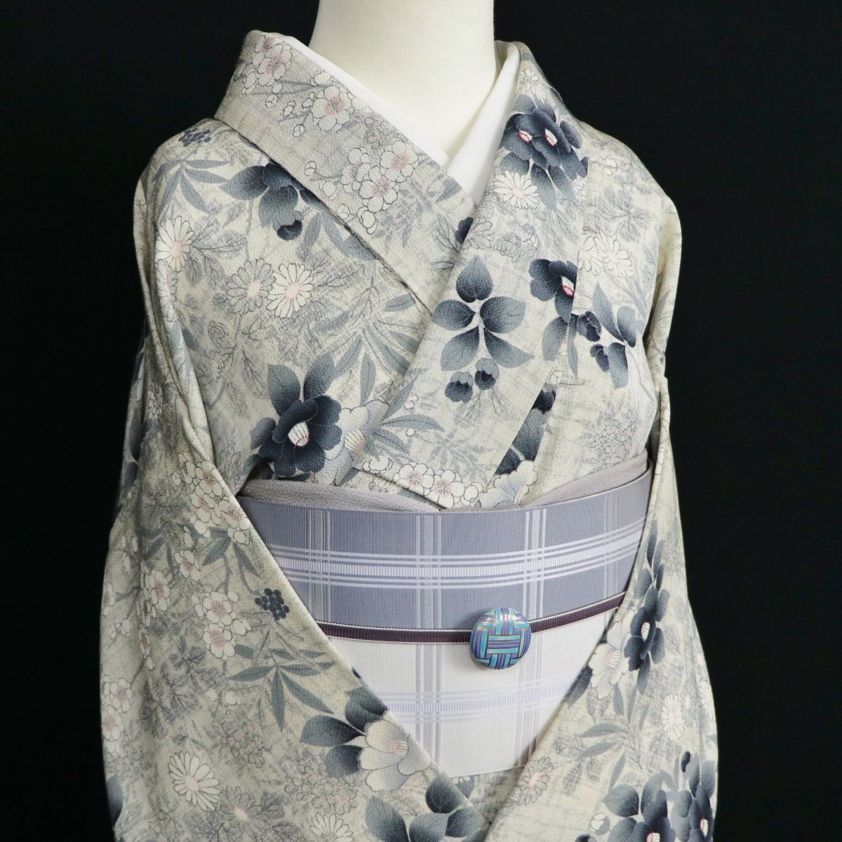 10616【秀品】正絹 椿に八重梅 優美な花模様 袷小紋 縮緬地