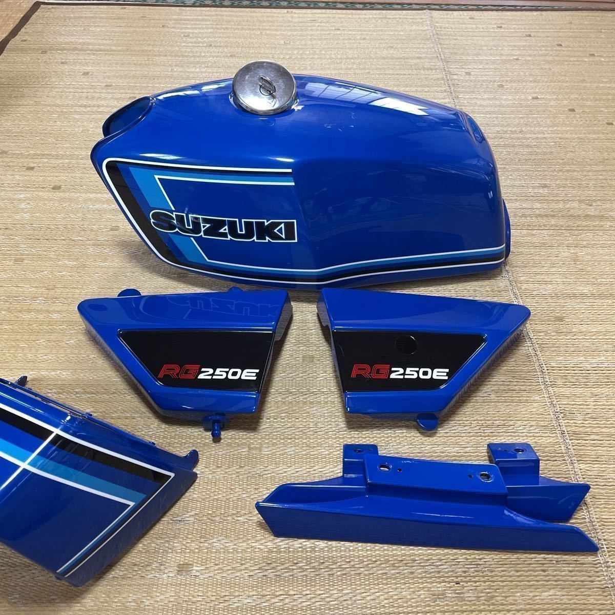 RG250E 当時物 SUZUKI サイドカバー 中古品 純正品 サイドカバー右 