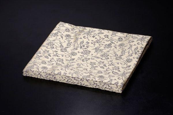 出し帛紗　【ほいよ！】　袋師︰土田友湖　草花文金襴　表千家　【匿名配送】 出し帛紗 喜寿 袋師︰土田友湖 千宗左（即中斎）書付 表千家 【匿名