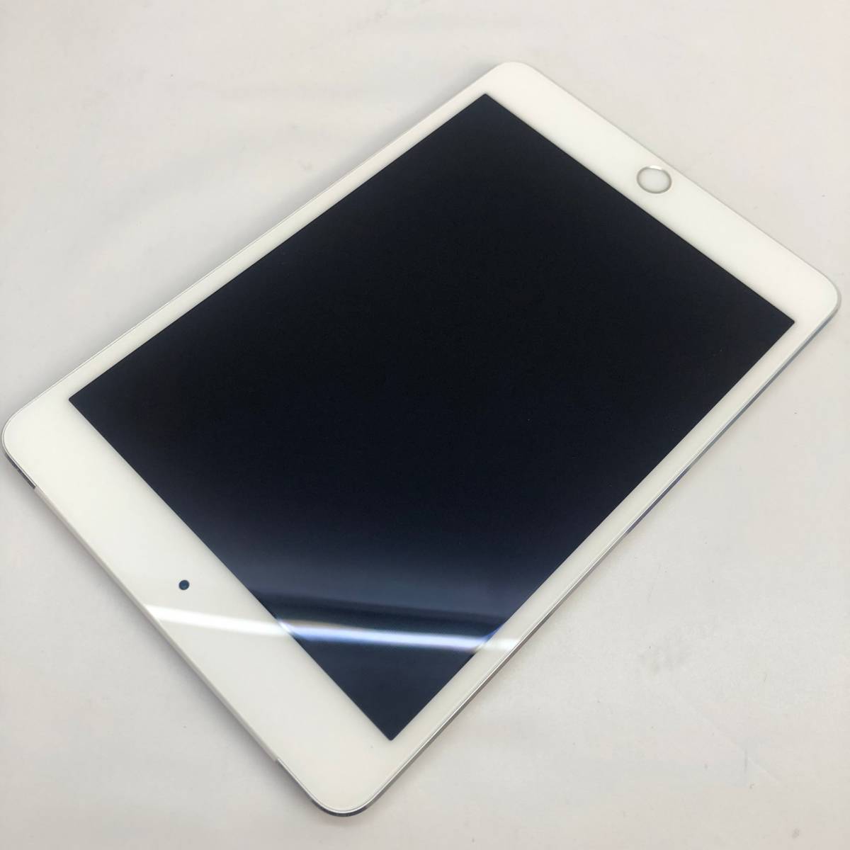 美品 iPad Mini 4Wi-Fi+セルラー128GB DoCoMoシルバー No.6289【apple】iPad mini4 Wi-Fi Cellular 128G docomo シルバー