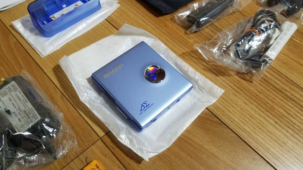 ☆新品☆ 希少 SHARP ポータブルMDプレイヤー MD-DS30-A シャープ