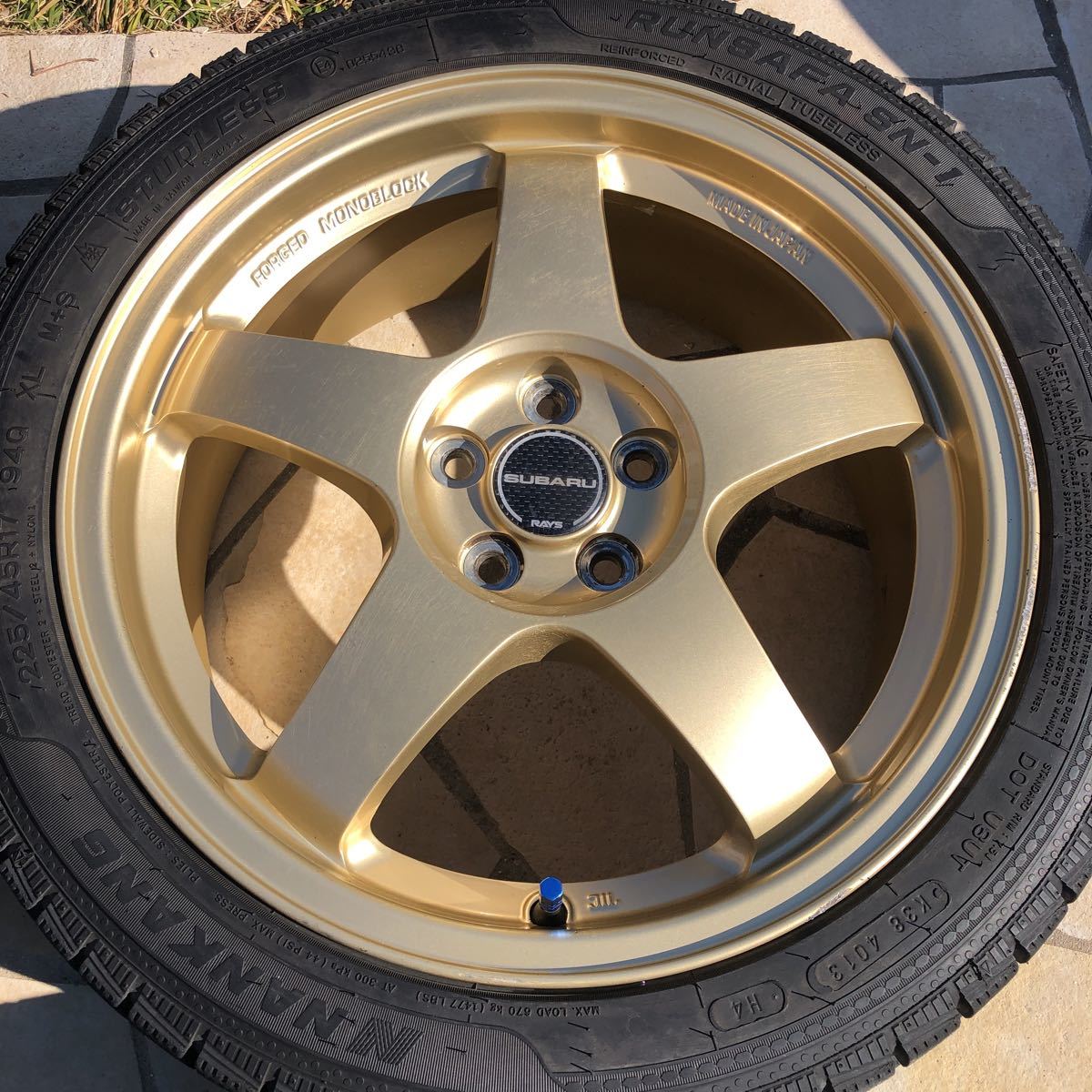 レイズVERSUSホイール スバルPCD100 17 ぽかっ 7JJ スタッドレス付き