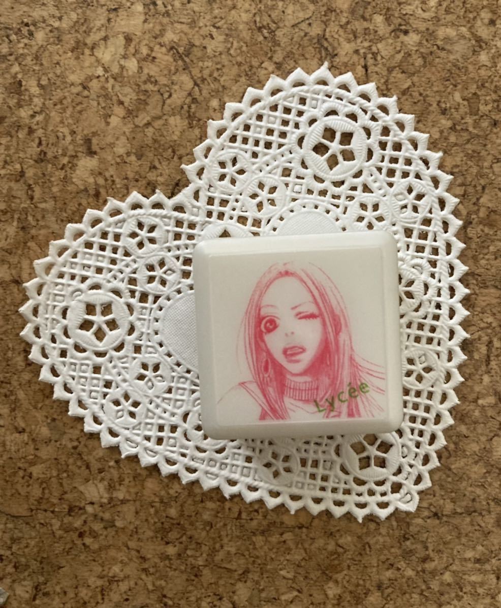 安野モヨコ イラストデザイン 鏡付き 目薬ケース Lyce E リセ コラボ Used 状態綺麗め 普通使用感 ケースのみ キャラクター 売買されたオークション情報 Yahooの商品情報をアーカイブ公開 オークファン Aucfan Com