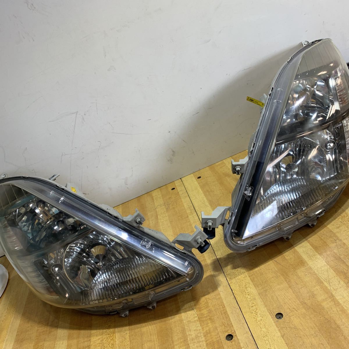 人気セール，低価 474128 トヨタ ANM10W アイシス HIDヘッドライト 左右セット STANLEY 44-61 作動品 アイシス純正ヘッドライト(ヘッドライト)｜売買されたオークション情報、yahooの商品情報をアーカイブ公開 - オーク トヨタ用