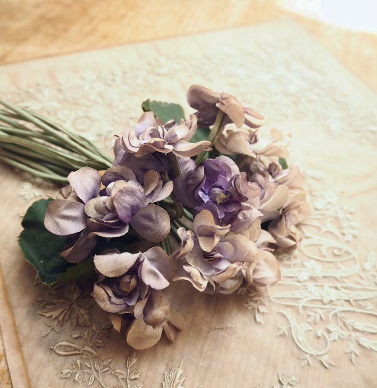 八重咲き スミレの花束 紙タグ アンティーク ドイツ 布花 コサージュ 素材 ハンドメイド 菫すみれ装飾リメイク帽子ドール手作りドレス ボネ ビスクドール 売買されたオークション情報 Yahooの商品情報をアーカイブ公開 オークファン Aucfan Com