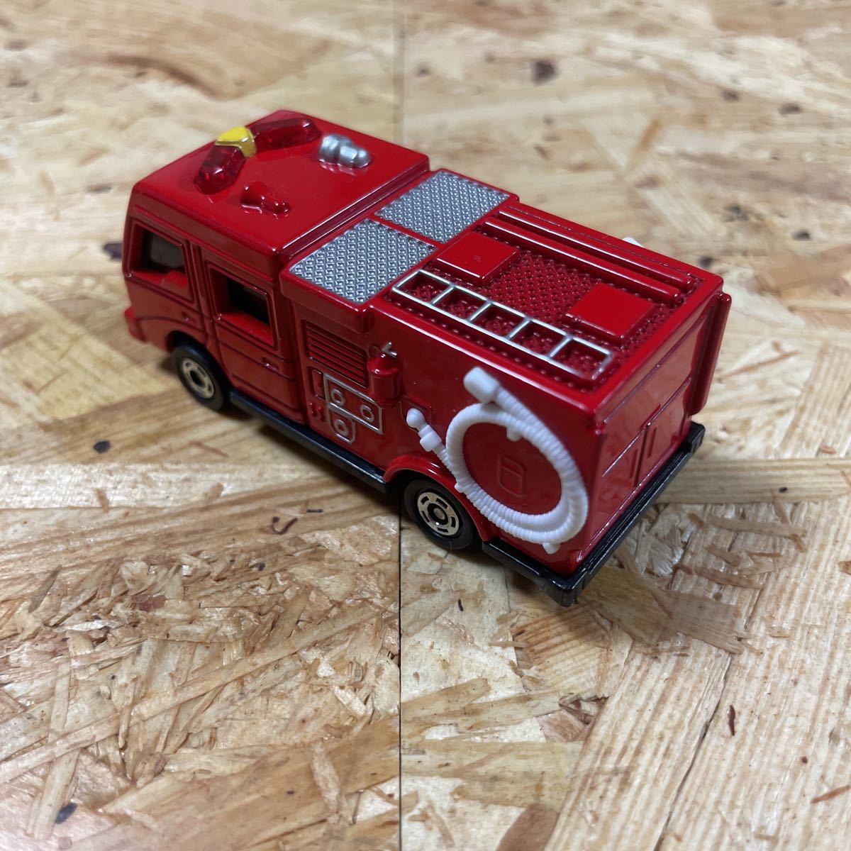 トミカ 光るよ！鳴るよ！ライト&サウンド ポンプ消防車 ミニカー 管理 