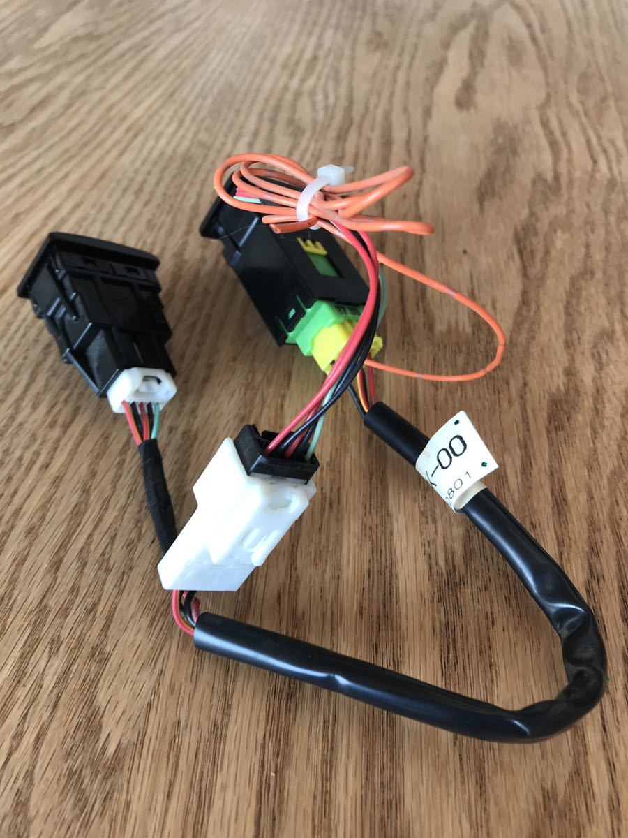 スズキ純正ha25sアルト取り外し純正フォグスイッチ エブリィやワゴンrに スズキ用 売買されたオークション情報 Yahooの商品情報をアーカイブ公開 オークファン Aucfan Com