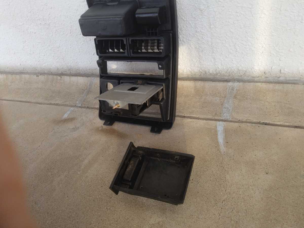 ジムニーja11 センターパネル 灰皿入れ部分をドリンクホルダーに改造してあります 灰皿付き スズキ用 売買されたオークション情報 Yahooの商品情報をアーカイブ公開 オークファン Aucfan Com