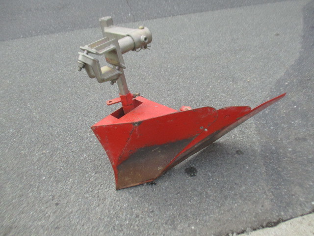 小川の片培土器120型と取付ヒッチ