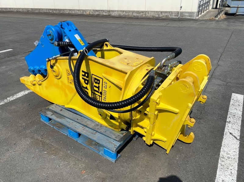 米軍放出品 コンクリート粉砕機 小割圧砕機 重機アタッチメント Bti Rp18 Kc24bm W 建設機械 重機 売買されたオークション情報 Yahooの商品情報をアーカイブ公開 オークファン Aucfan Com