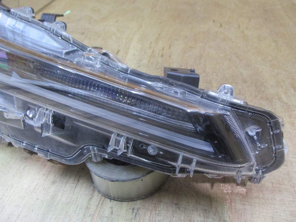 カローラ ZWE214 右ヘッドライト ユニット 81105-12M40 中古 即決 