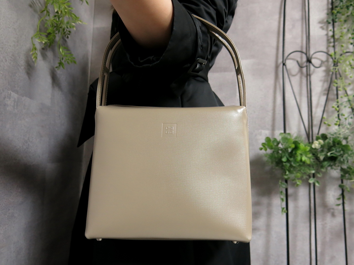 GIVENCHYジバンシー ロゴ プレートがま口長財布 ジバンシー ジバンシィ 