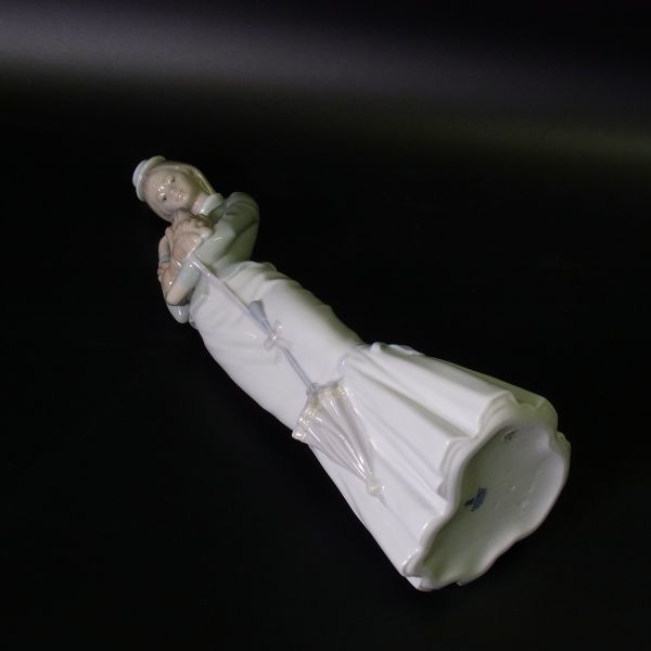 LLADRO リヤドロ 『犬を抱く貴婦人』 陶器人形 フィギュリン 西洋陶器