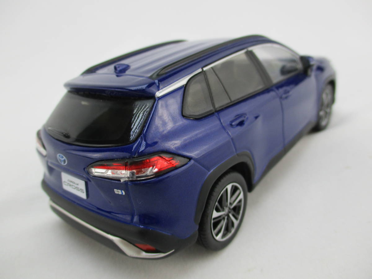 トヨタ□非売品 カローラクロス 1/30色見本ミニカー【店頭展示用 
