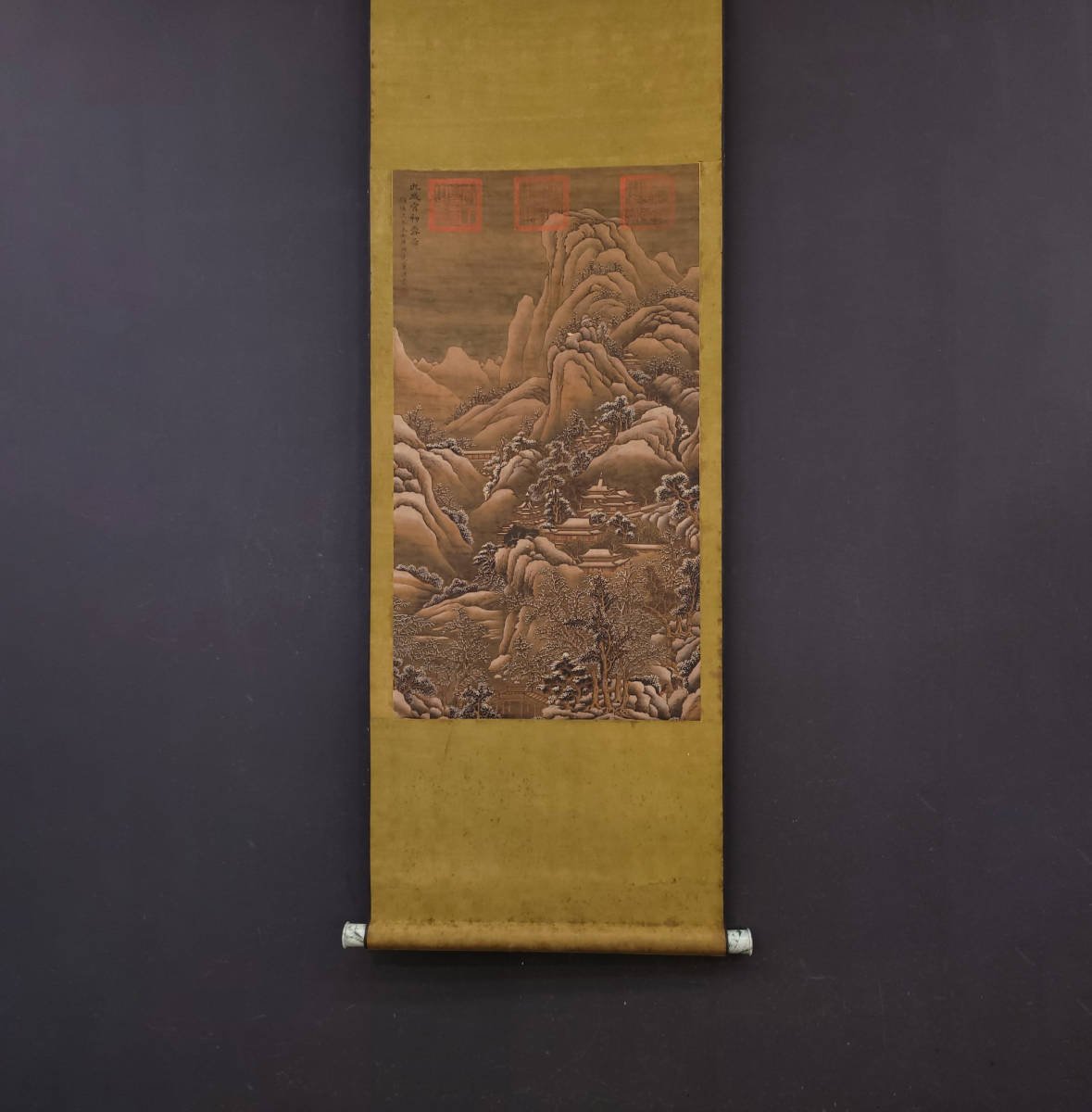 SH1072 中国書画 掛け軸 宋時代の書画家 董源 「九成宮初雪図」 絹本