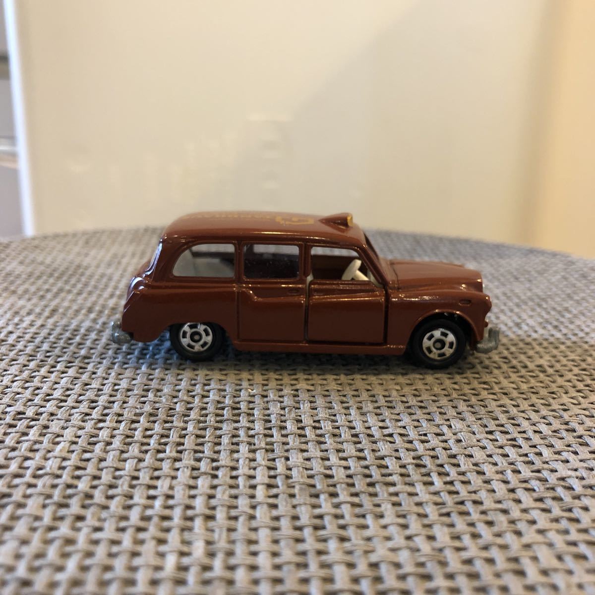 トミカ　オースチンタクシー　茶色　タントハウス_4