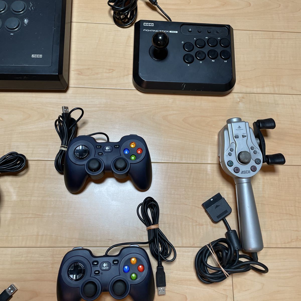 まとめて16個 ソニー 任天堂 Ps Ps2 Ps3 Ps4 スイッチ Pc等 コントローラーセット 釣りコン シーマン Switchコントローラー充電スタンド コントローラー 売買されたオークション情報 Yahooの商品情報をアーカイブ公開 オークファン Aucfan Com