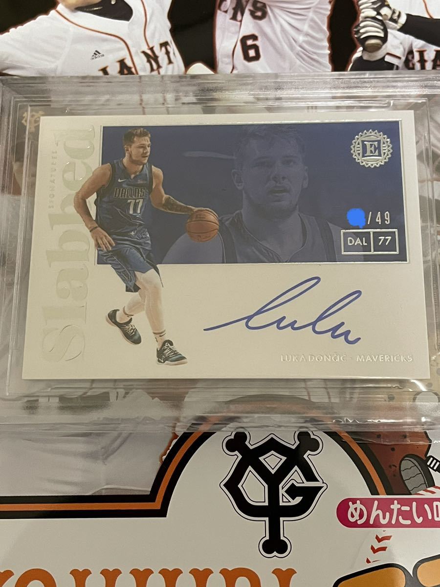2018-19 panini ENCASED SLABBED SIGNATURES #9 luka doncic Auto 10 