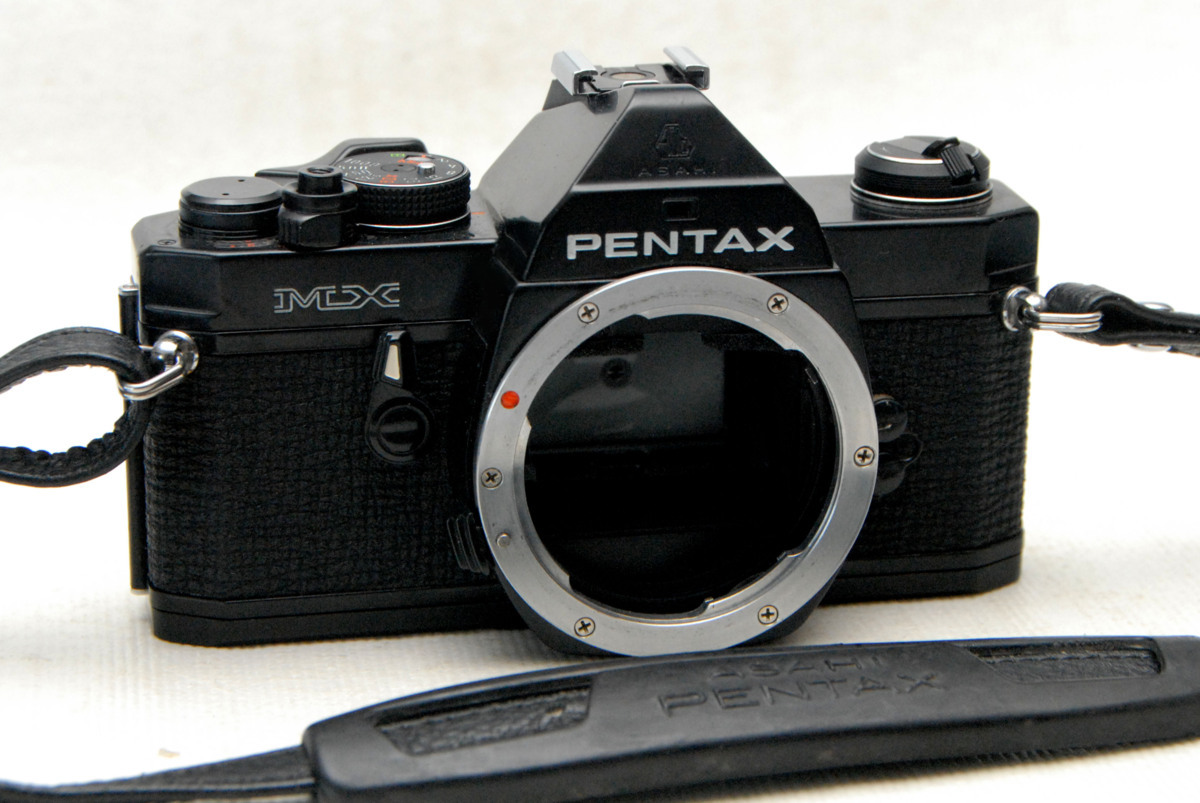 PENTAX ペンタックス 人気の高級一眼レフカメラ MX黒ボディ 綺麗な作動