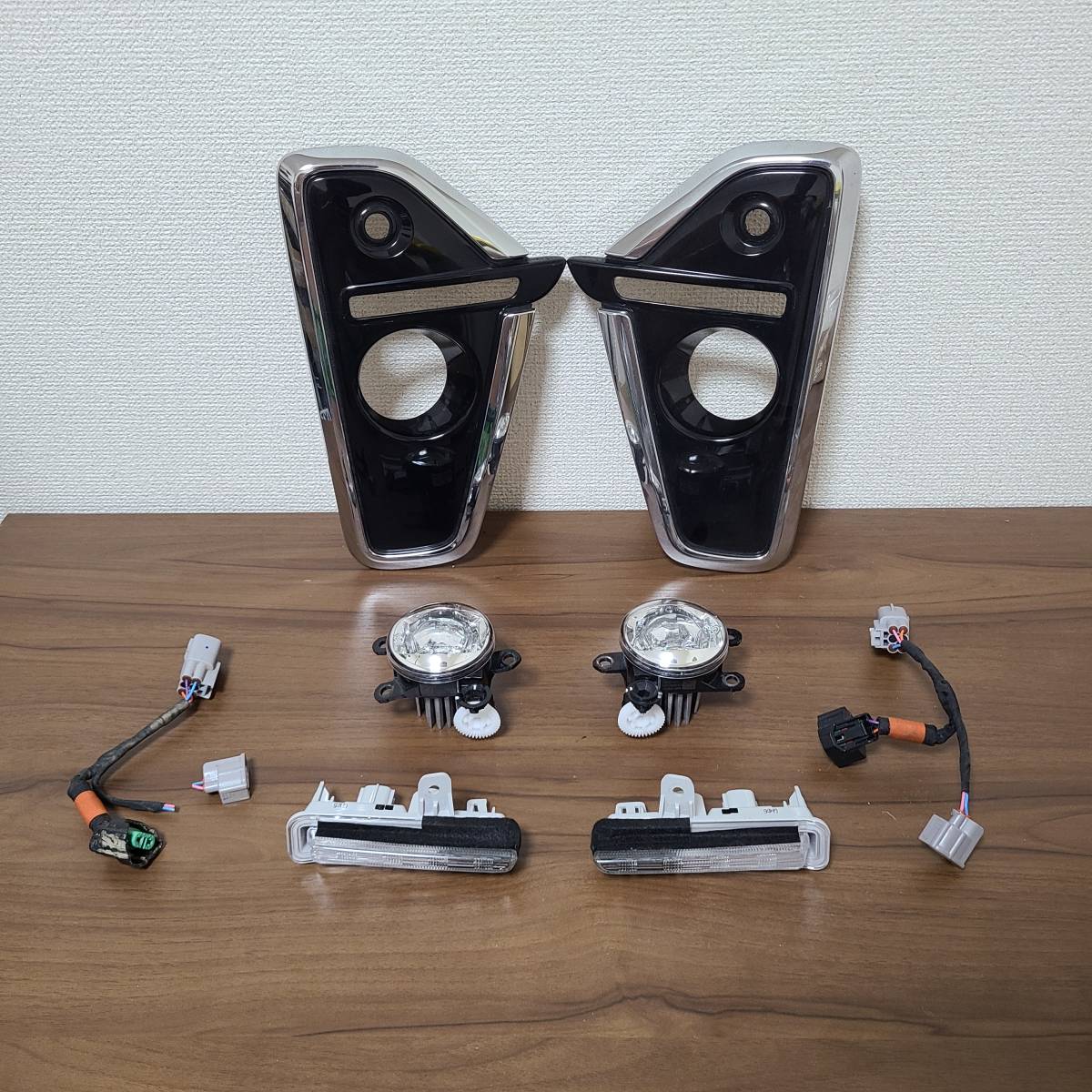 □ダイハツ LA650S タントカスタム LED フォグランプ フォグライト 
