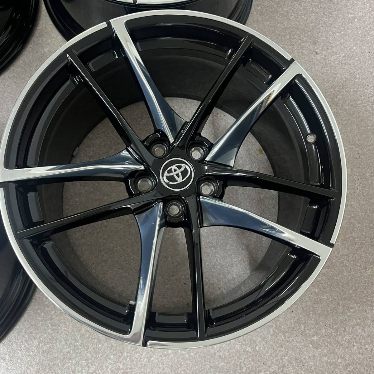 送料無料 鍛造 スープラ A90 RZ トヨタ 純正 19インチ ホイール 19X10J 40 /19×9J 32 112/5H 4本 ※個人宛は営業所どめのみ※ RZ トヨタ A90 車 5穴 オーバーサイズGR