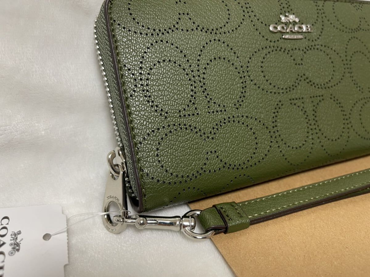 COACH 長財布　グリーン　大人気　アウトレット品　ストラップ　内側レッド　パンチング コーチ 長財布 アウトレット C4451 IMKEL(ケリー J74566823