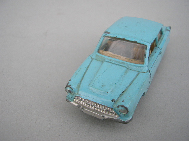 62☆古い ミニカー ディンキー DINKY TOYS 139 FORD CORTINA フォード